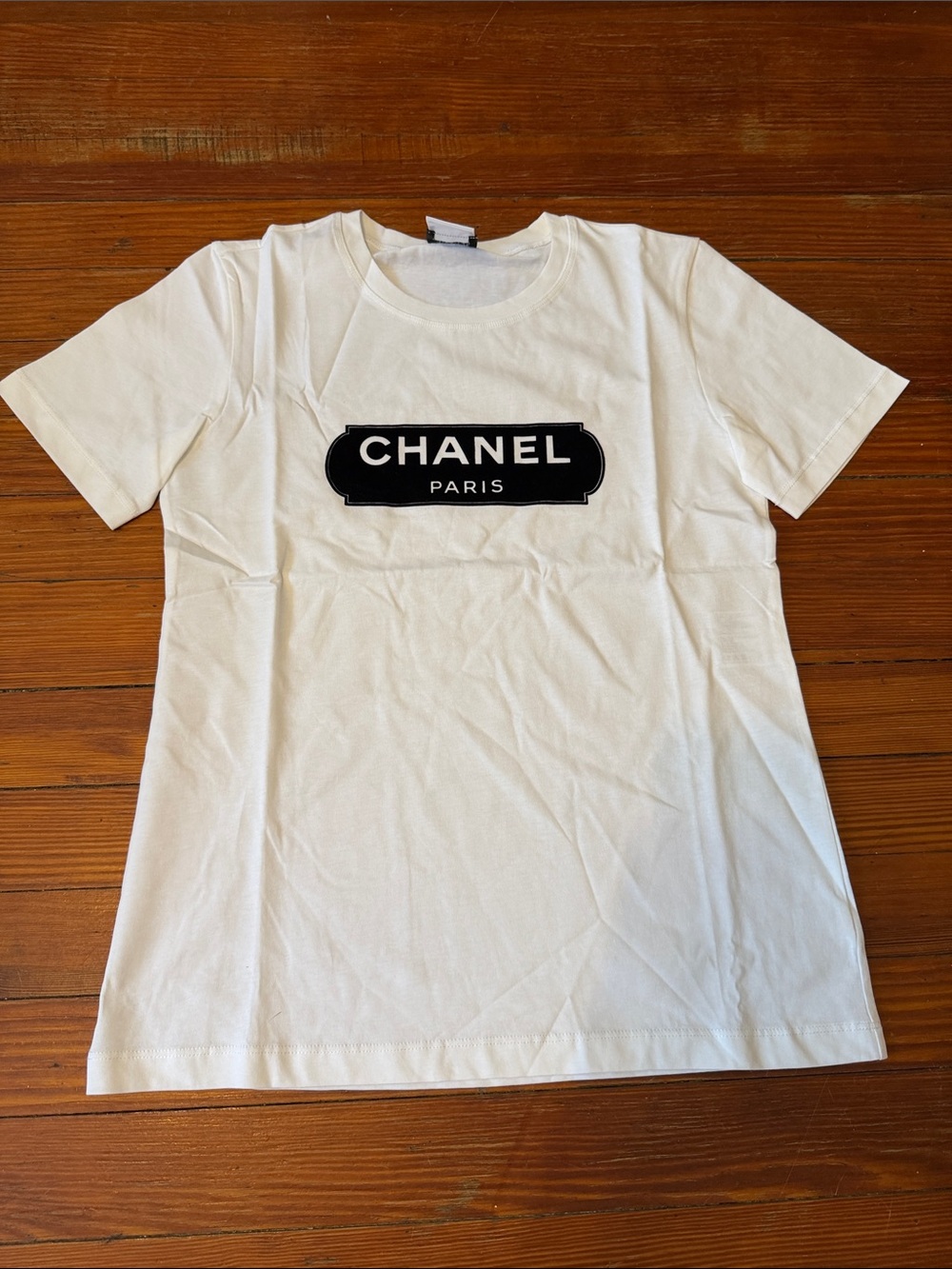 New CHANEL White Short Sleeve Tee Classic Design size small